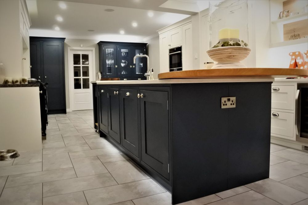 Bespoke Kitchens Glasgow. In Frame Solid Oak