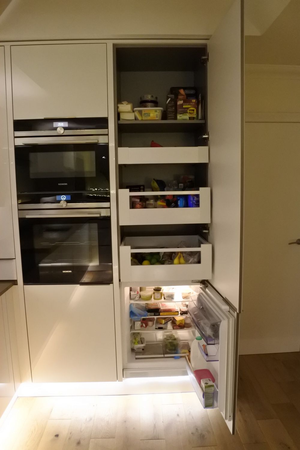 blum-space-tower-with-integrated-neff-fridge