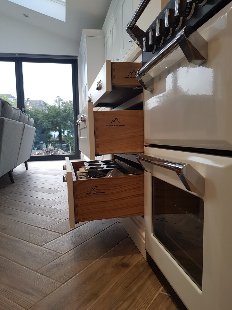 Latta/glenlith oak dovetail drawer boxes with inframe kitchen giffnock.
