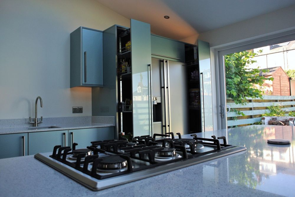 pull-out-larders-around-americain-fridge-freezer-with-led-lighting-glasgow